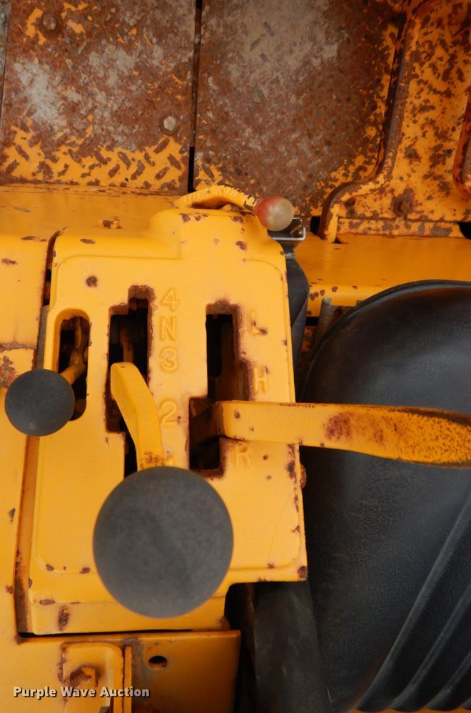 image for item GC9483 1985 John Deere 455E track loader