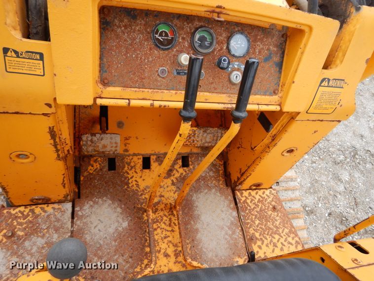 image for item GC9483 1985 John Deere 455E track loader