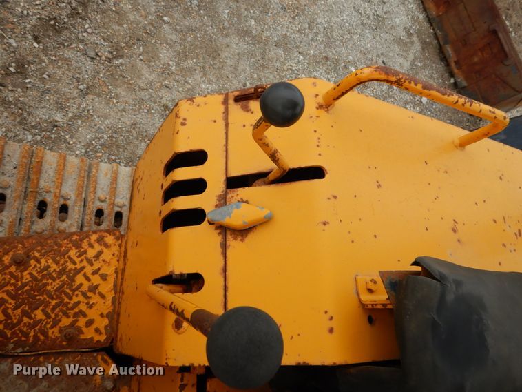 image for item GC9483 1985 John Deere 455E track loader