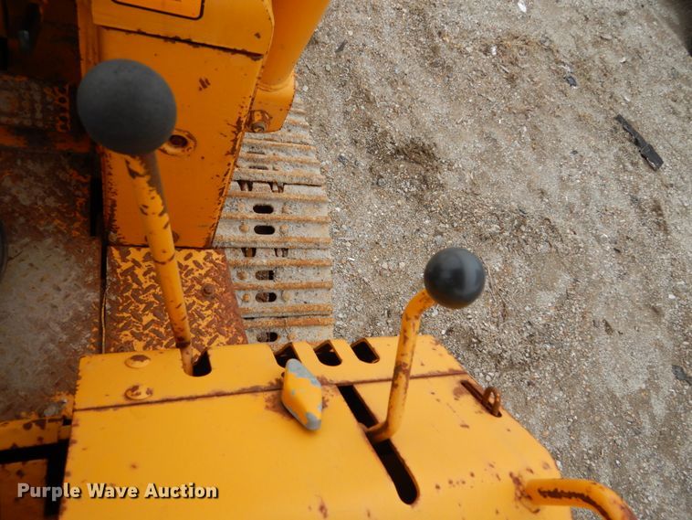 image for item GC9483 1985 John Deere 455E track loader