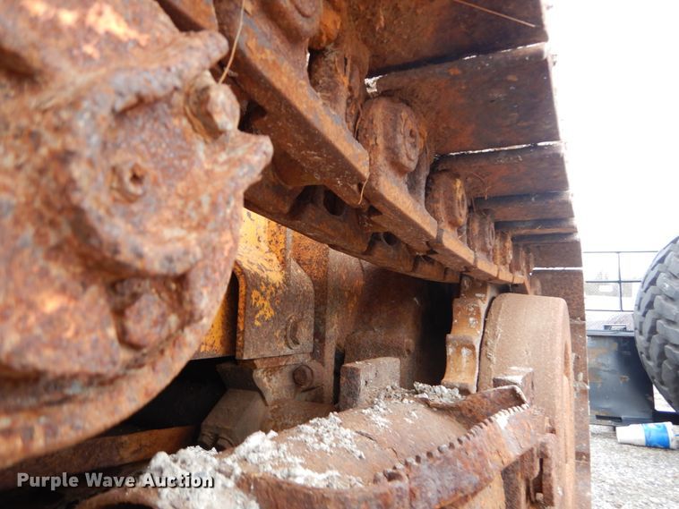 image for item GC9483 1985 John Deere 455E track loader