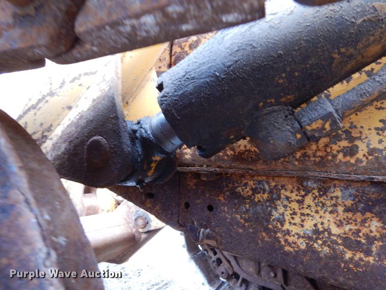 image for item GC9483 1985 John Deere 455E track loader