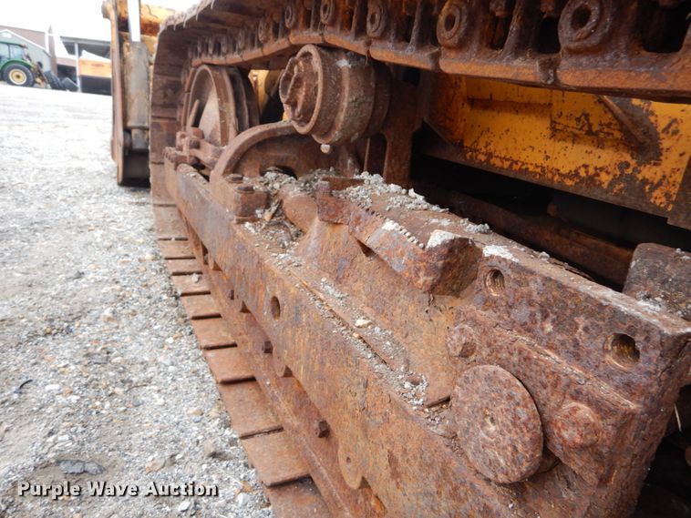 image for item GC9483 1985 John Deere 455E track loader