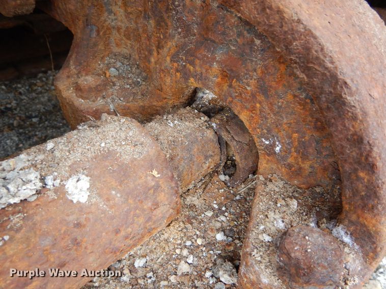 image for item GC9483 1985 John Deere 455E track loader