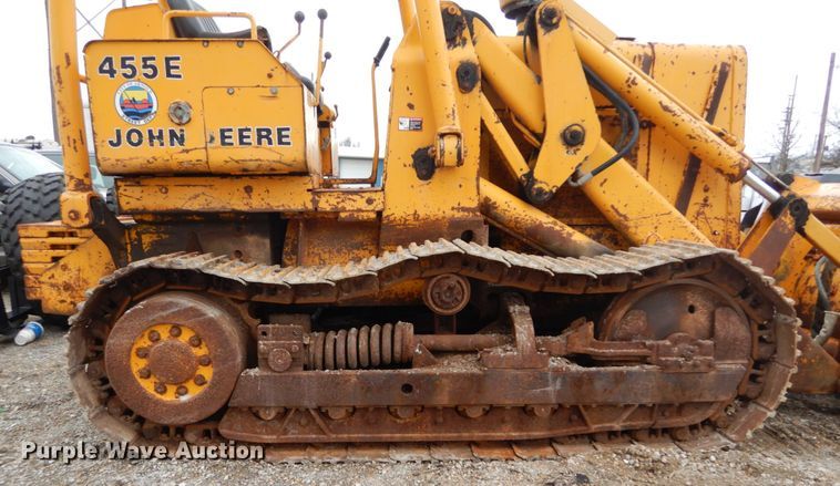 image for item GC9483 1985 John Deere 455E track loader