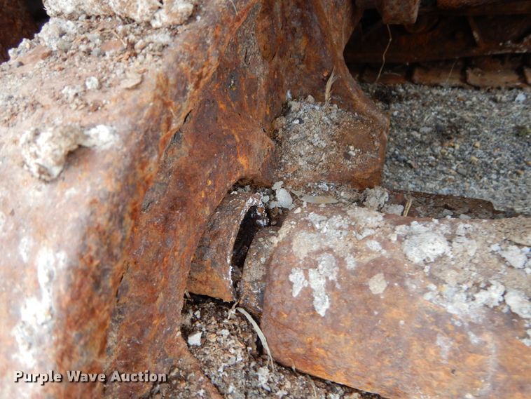 image for item GC9483 1985 John Deere 455E track loader