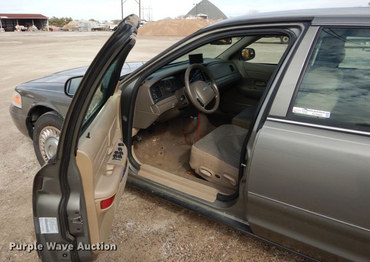 image for item GC9484 2001 Ford Crown Victoria Police Interceptor