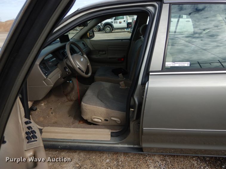 image for item GC9484 2001 Ford Crown Victoria Police Interceptor