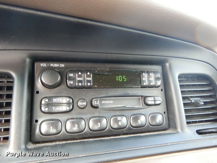 image for item GC9484 2001 Ford Crown Victoria Police Interceptor