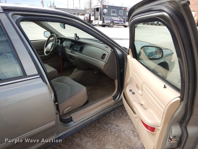 image for item GC9484 2001 Ford Crown Victoria Police Interceptor