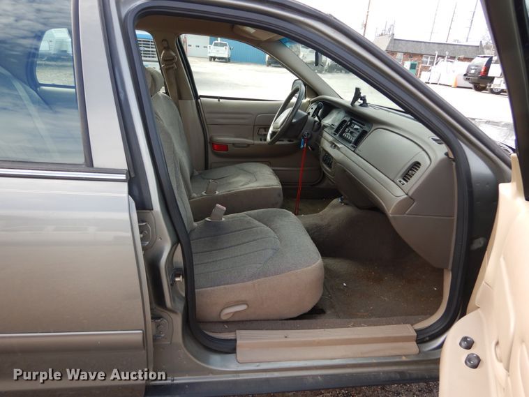 image for item GC9484 2001 Ford Crown Victoria Police Interceptor