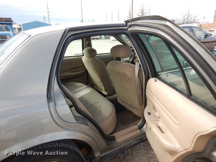 image for item GC9484 2001 Ford Crown Victoria Police Interceptor