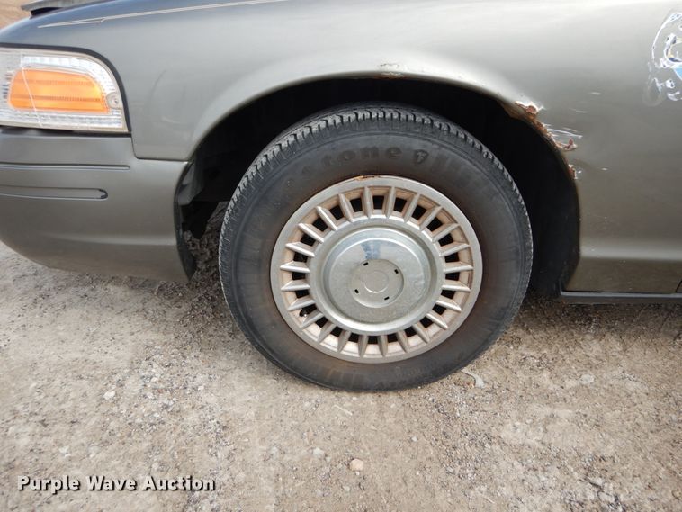 image for item GC9484 2001 Ford Crown Victoria Police Interceptor