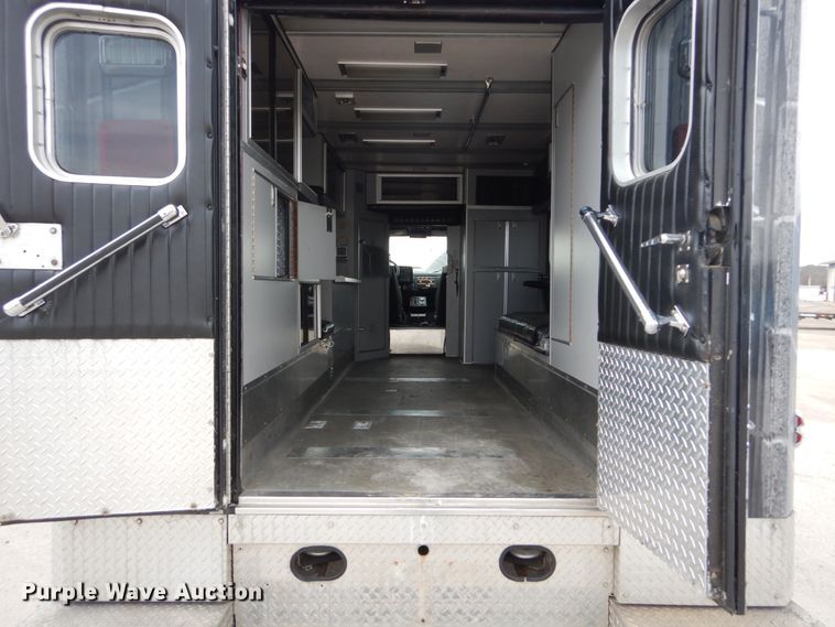 image for item GC9487 1991 Chevrolet C6500 command center truck