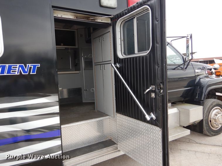 image for item GC9487 1991 Chevrolet C6500 command center truck