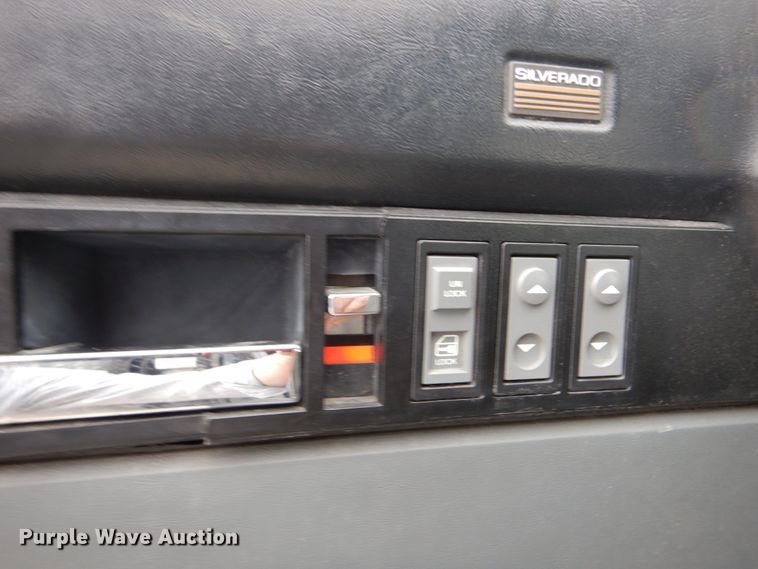 image for item GC9487 1991 Chevrolet C6500 command center truck