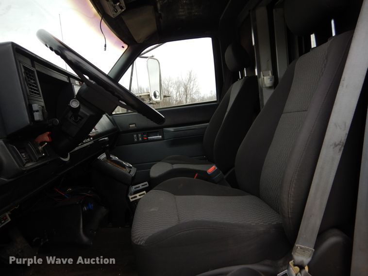 image for item GC9487 1991 Chevrolet C6500 command center truck