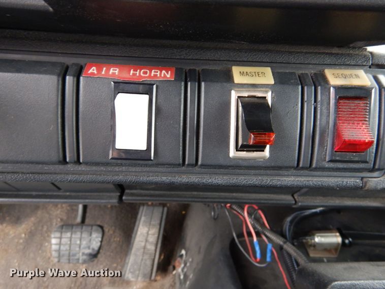 image for item GC9487 1991 Chevrolet C6500 command center truck