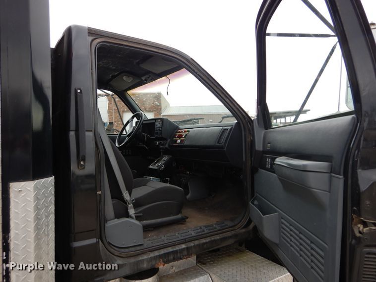 image for item GC9487 1991 Chevrolet C6500 command center truck