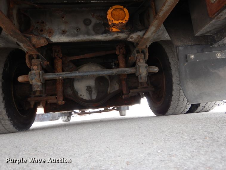 image for item GC9487 1991 Chevrolet C6500 command center truck