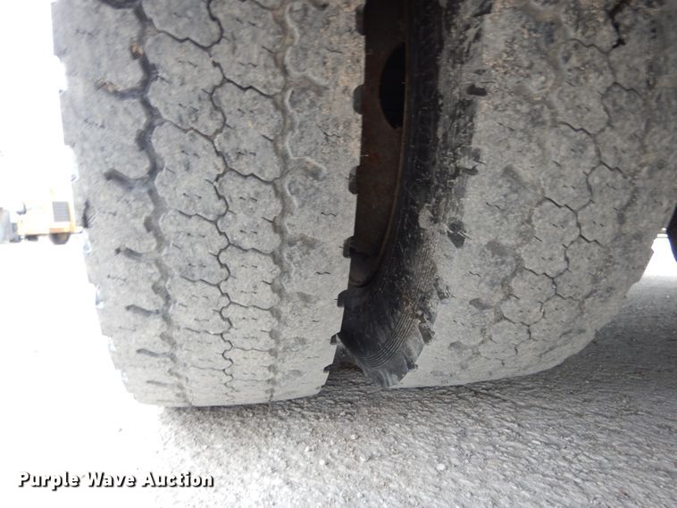 image for item GC9487 1991 Chevrolet C6500 command center truck