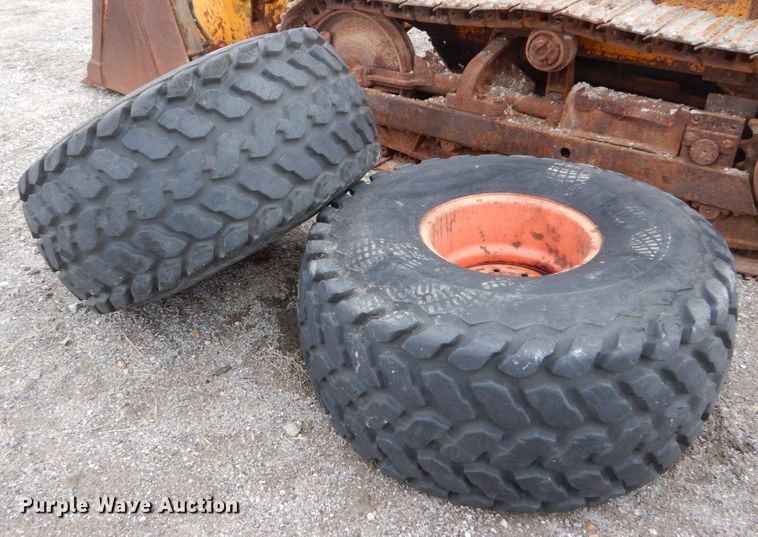 image for item GC9488 (2) Kubota 21.5L-16.1 tires and wheels