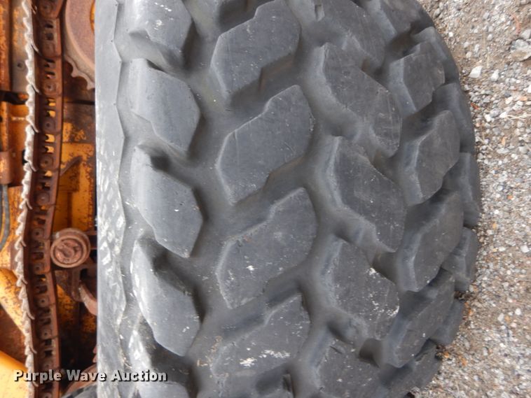 image for item GC9488 (2) Kubota 21.5L-16.1 tires and wheels