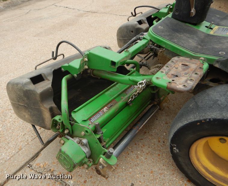 image for item GC9490 John Deere 2500E Hybrid greens mower