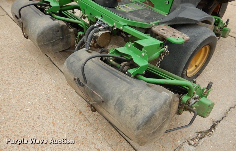image for item GC9490 John Deere 2500E Hybrid greens mower