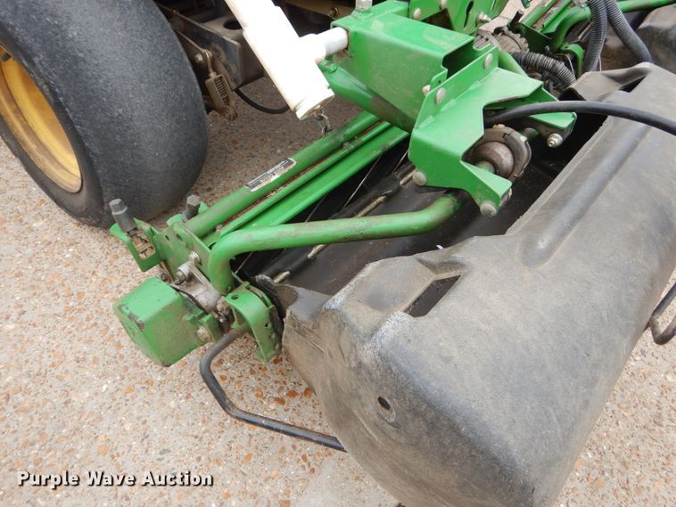image for item GC9490 John Deere 2500E Hybrid greens mower