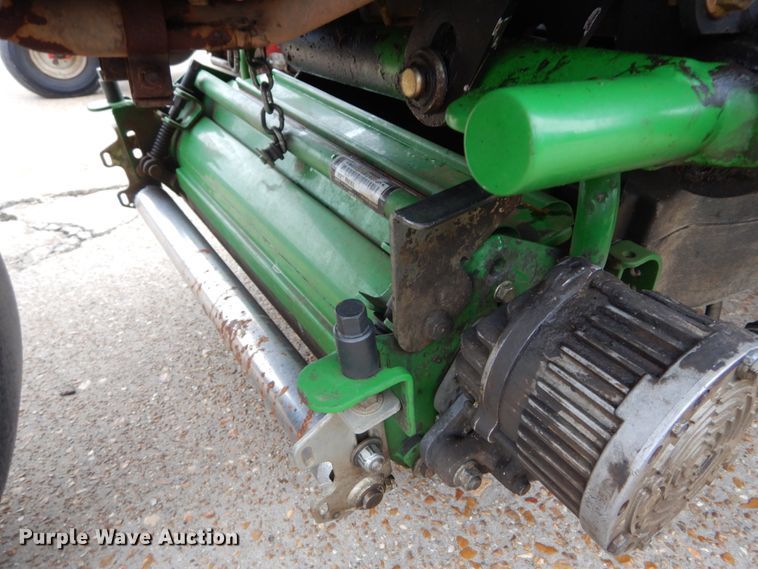 image for item GC9490 John Deere 2500E Hybrid greens mower