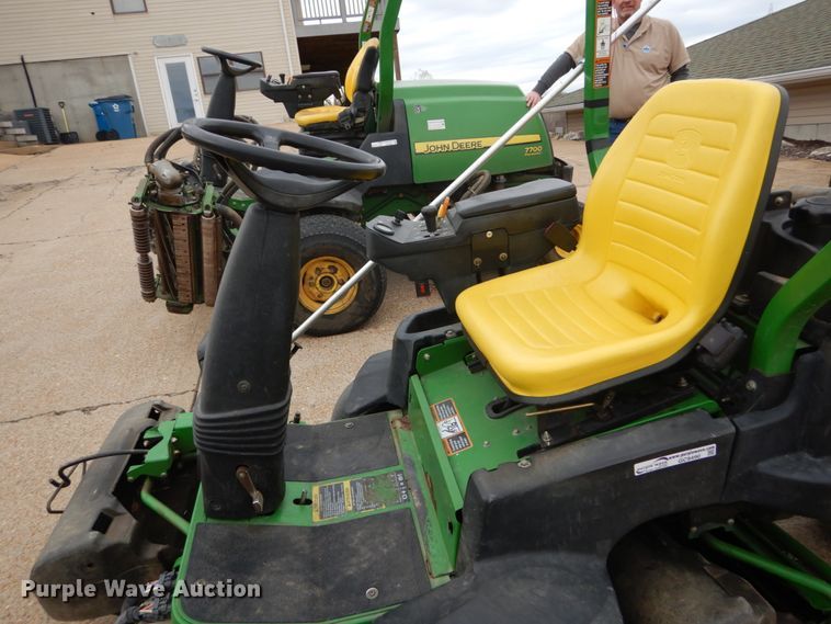 image for item GC9490 John Deere 2500E Hybrid greens mower