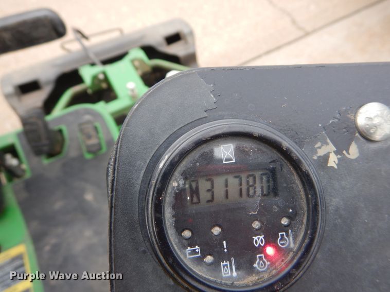 image for item GC9490 John Deere 2500E Hybrid greens mower