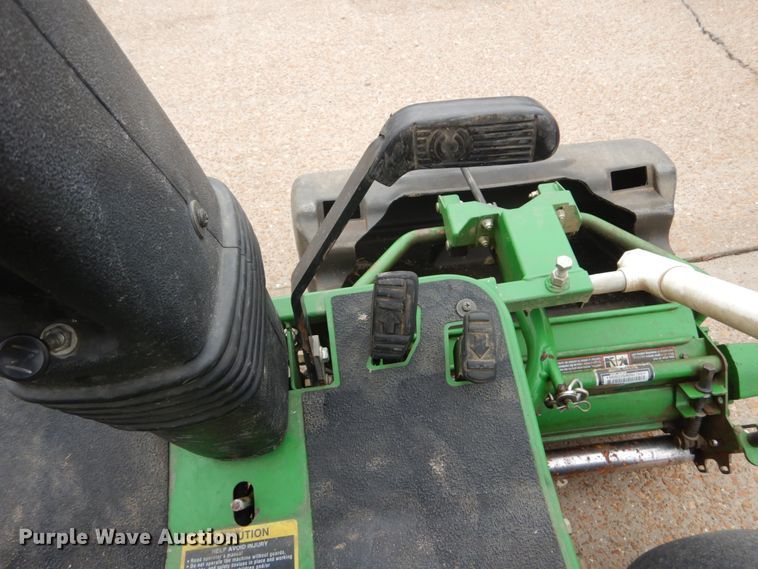image for item GC9490 John Deere 2500E Hybrid greens mower