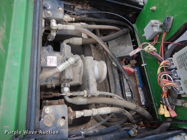 image for item GC9490 John Deere 2500E Hybrid greens mower