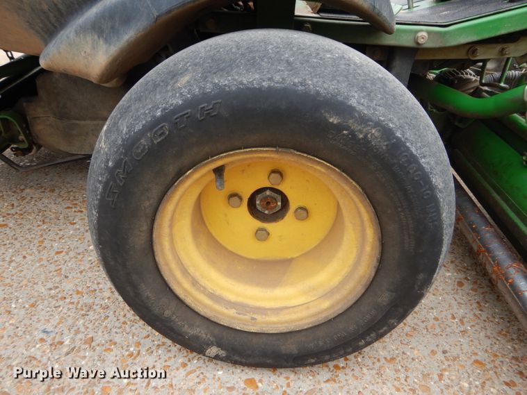 image for item GC9490 John Deere 2500E Hybrid greens mower