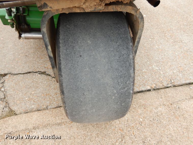 image for item GC9490 John Deere 2500E Hybrid greens mower