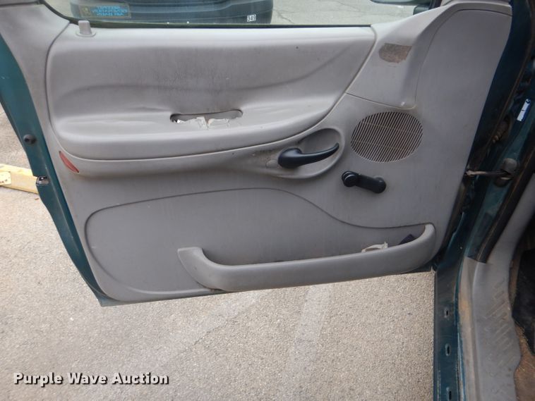 image for item GD9005 1998 Ford F150 SuperCab pickup truck