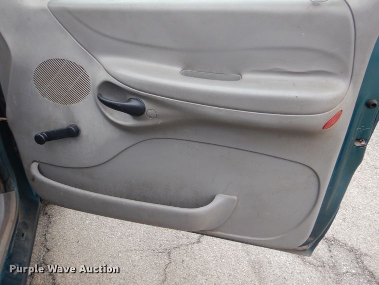 image for item GD9005 1998 Ford F150 SuperCab pickup truck