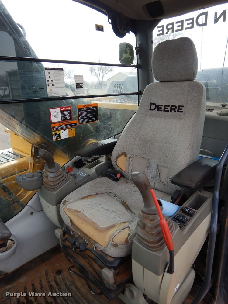 image for item GE9052 2012 John Deere 210G LC excavator