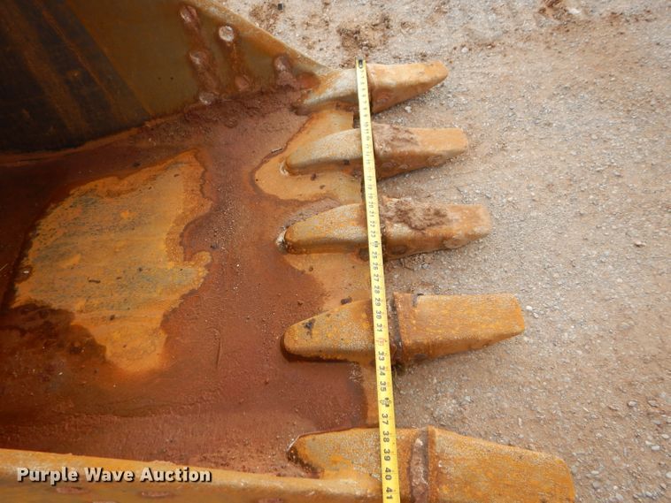 image for item GE9052 2012 John Deere 210G LC excavator