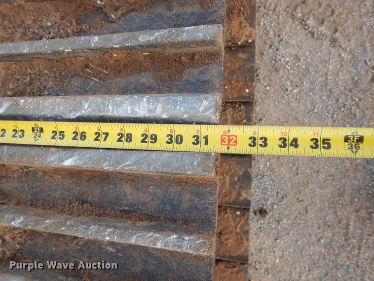 image for item GE9052 2012 John Deere 210G LC excavator