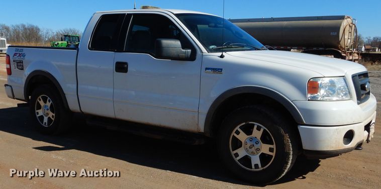 image for item GE9074 2006 Ford F150 SuperCab pickup truck