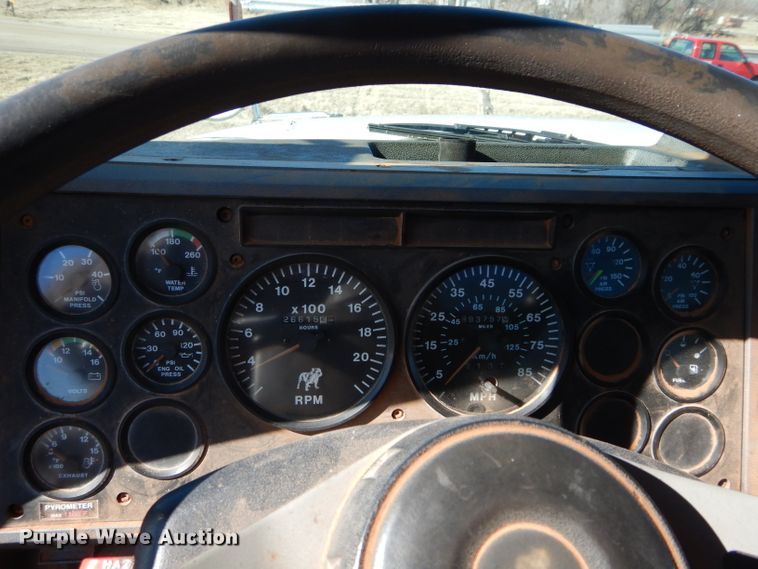 image for item GE9075 2000 Mack CH613 semi truck