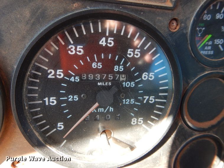 image for item GE9075 2000 Mack CH613 semi truck