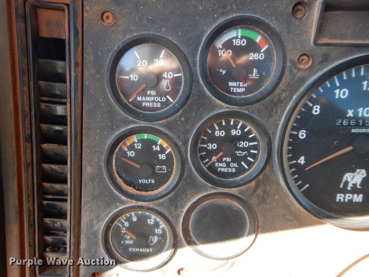 image for item GE9075 2000 Mack CH613 semi truck