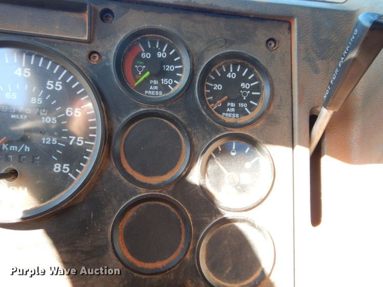 image for item GE9075 2000 Mack CH613 semi truck