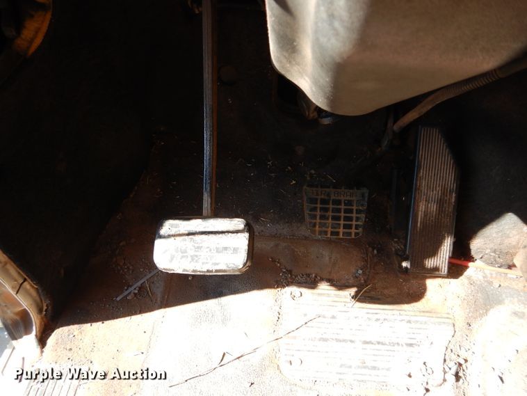 image for item GE9075 2000 Mack CH613 semi truck