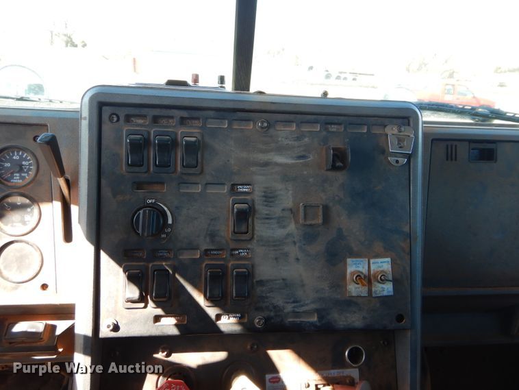 image for item GE9075 2000 Mack CH613 semi truck