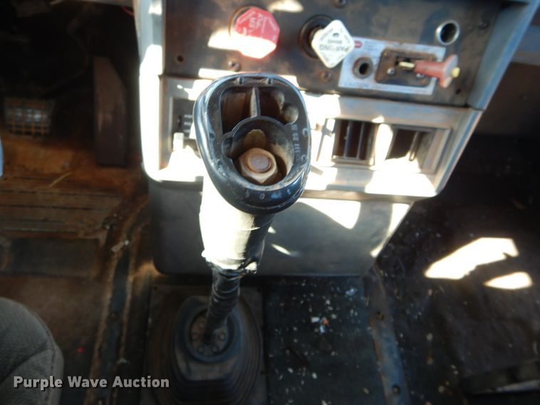 image for item GE9075 2000 Mack CH613 semi truck